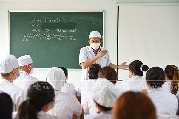 Muốn học Cao đẳng Điều dưỡng tại TPHCM cần những điều kiện gì?