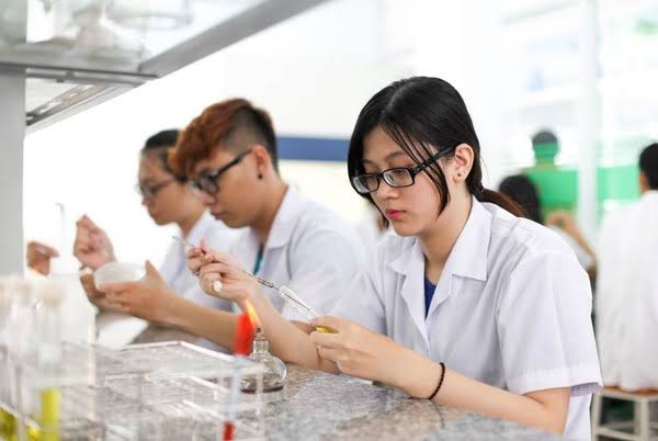 Tiêu chí đánh giá trường tư đào tạo ngành Dược tốt